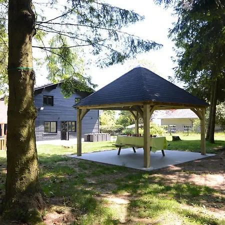 Dağ evi Modern Chalet With Wellness Facilities