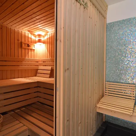Dağ evi Modern Chalet With Wellness Facilities